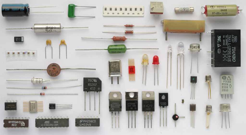 Aktívne a pasívne elektronické komponenty